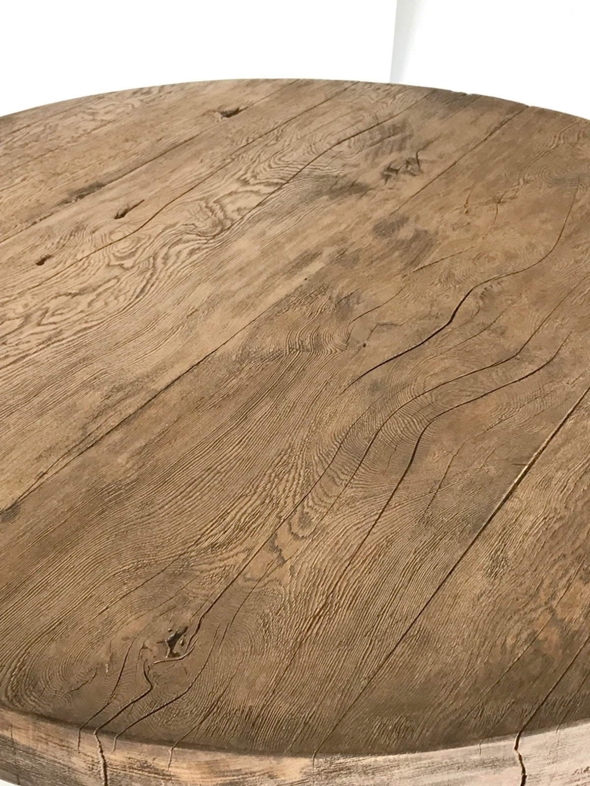 10-25 Rustic Round table – Dos Gallos